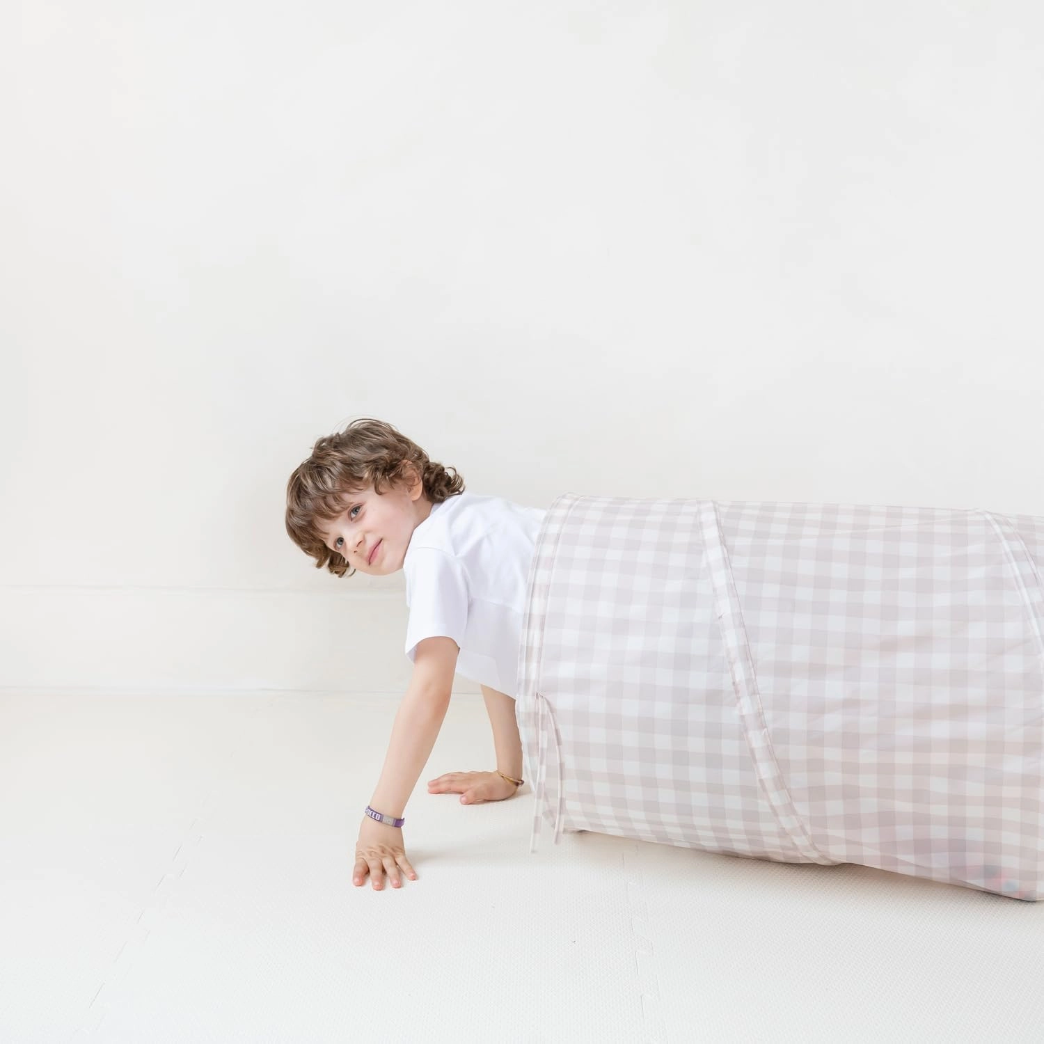 3 Sprouts Kids Play Tunnel - Pop Up Collapsible Tunnels with Recycled Fabric - Fun Crawling Tunnel for Toddler, Baby, Children to Crawl Through, Gross Motor Toy for Indoor Play - Gingham Beige