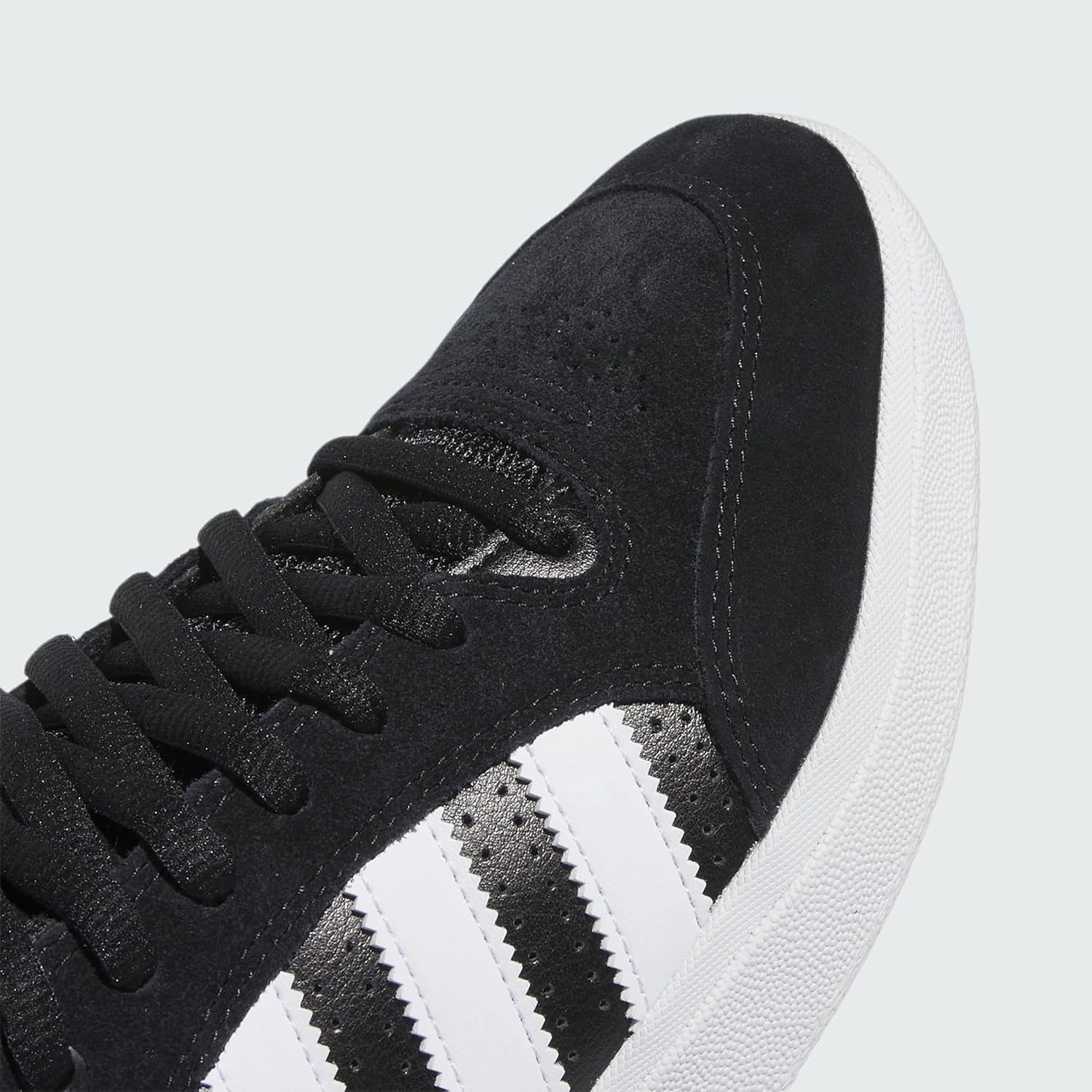 Adidas Tyshawn Low Shoes - Core Black/Cloud White/Gold Metallic