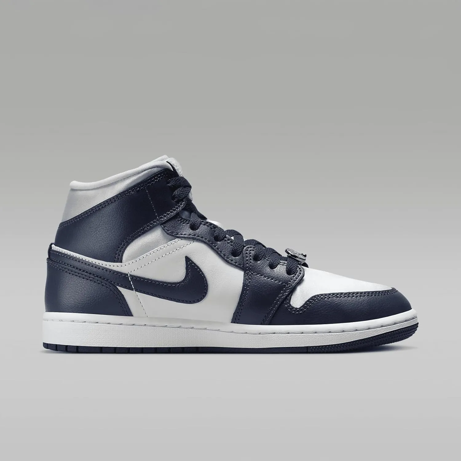 Air Jordan 1 Mid SE Women's Shoes (FZ8777-044, Football Grey/White/Gym Red/Midnight Navy)