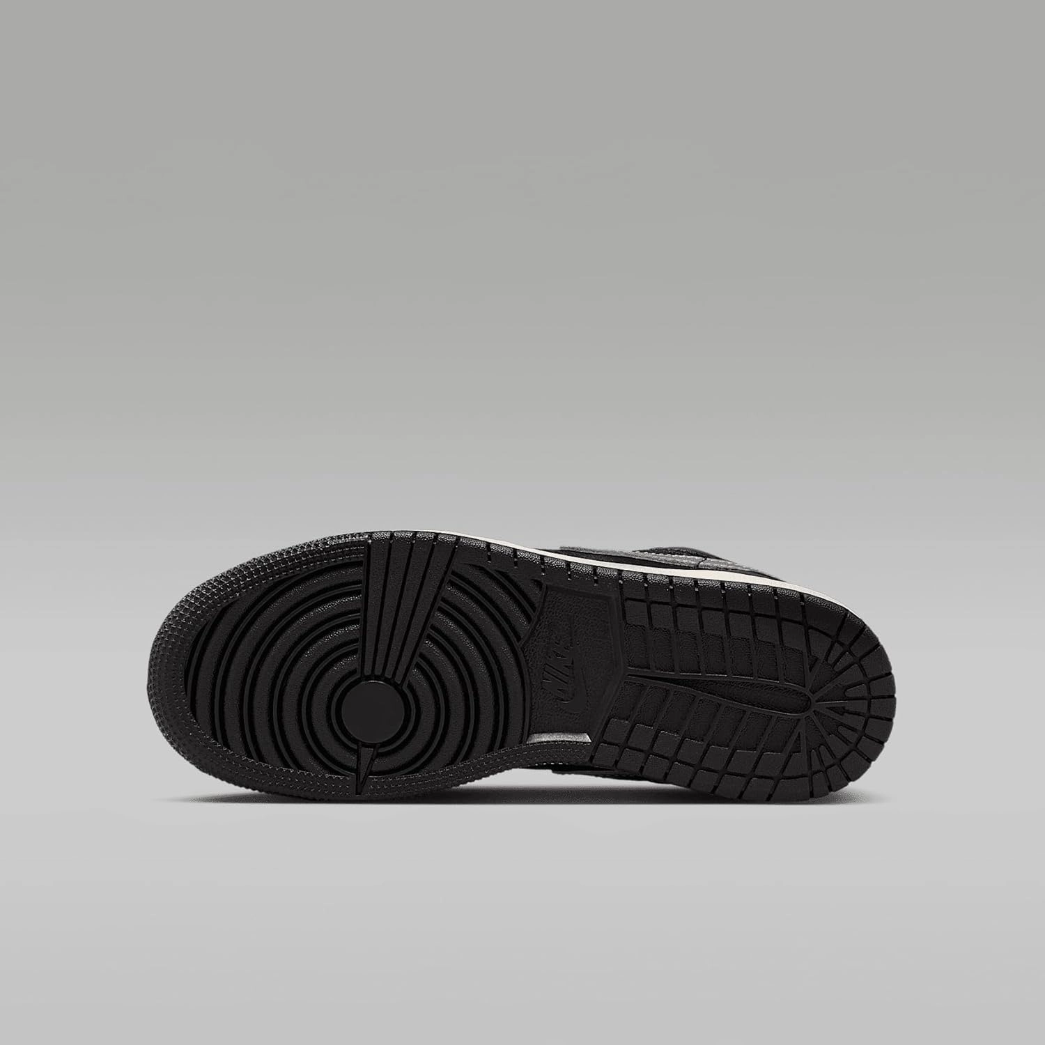Air Jordan 1 Low SE Big Kids' Shoes (FZ3921-001, Black/Sail/Metallic Gold/Metallic Silver)