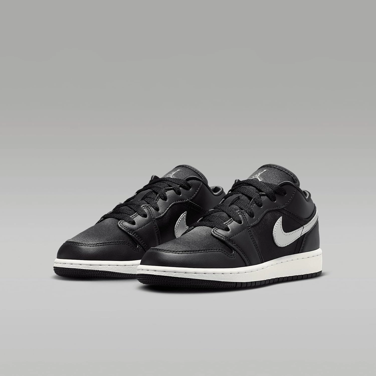 Air Jordan 1 Low SE Big Kids' Shoes (FZ3921-001, Black/Sail/Metallic Gold/Metallic Silver)
