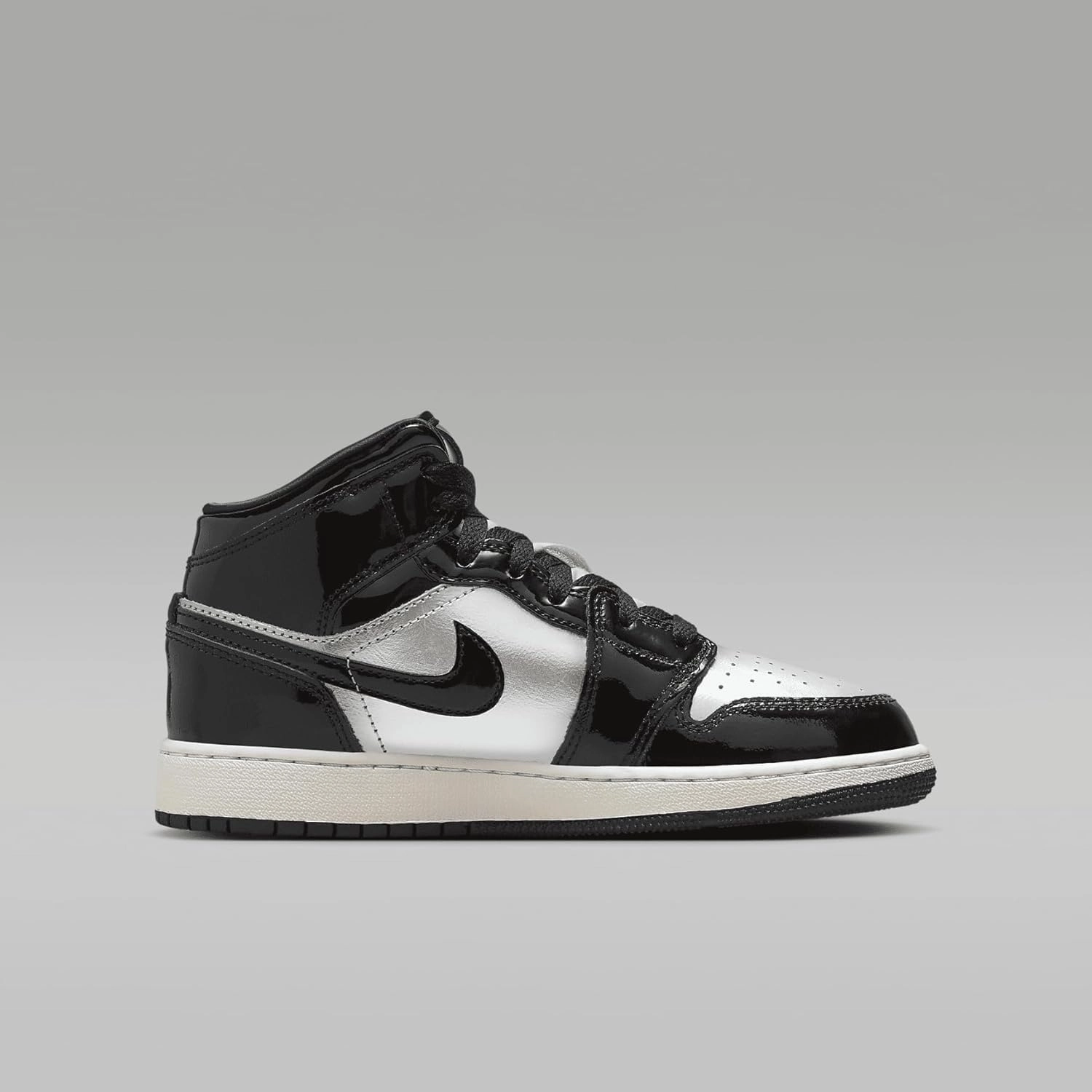 Air Jordan 1 Mid SE Big Kids' Shoes (FZ3938-001, Black/Metallic Silver/Sail/Metallic Gold)