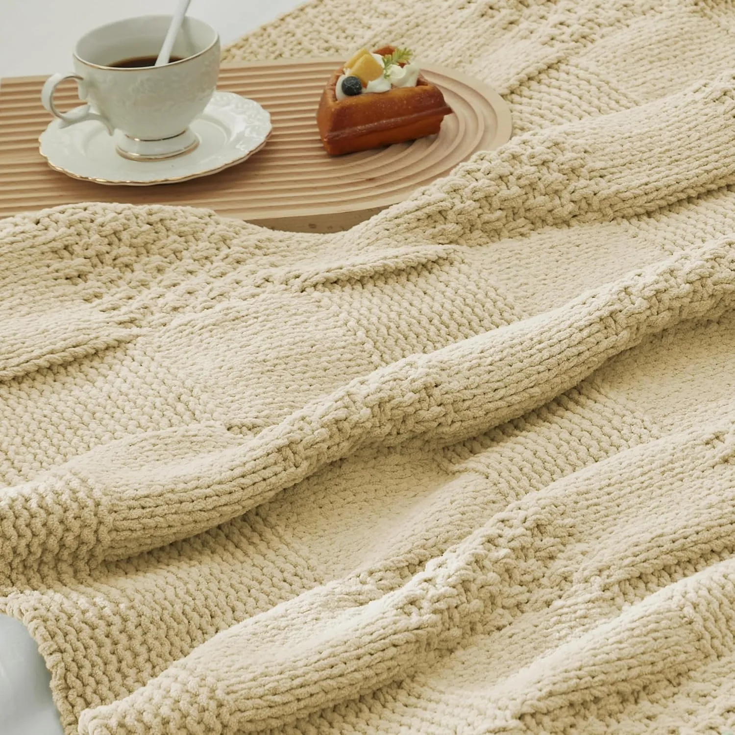 Amélie Home Chenille Knit Throw Blanket for Couch, Checkered Texture Decorative Soft Blanket for Sofa, Bed & Living Room, 50"x60", Beige