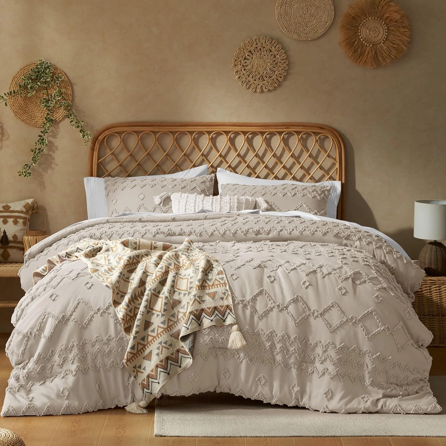 Beige Comforter Set Queen - Boho Tufted Comforter Set 3 Pieces Farmhouse Shabby Chic Embroidery Bedding for All Season,Soft Jacquard Queen Comforter with Comforter and Pillow Shams