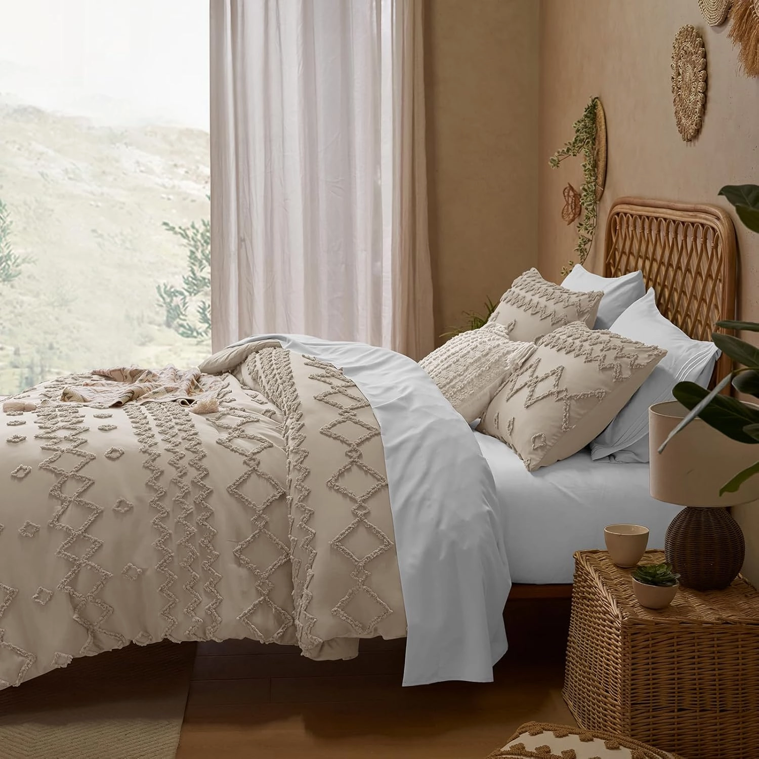Beige Comforter Set Queen - Boho Tufted Comforter Set 3 Pieces Farmhouse Shabby Chic Embroidery Bedding for All Season,Soft Jacquard Queen Comforter with Comforter and Pillow Shams