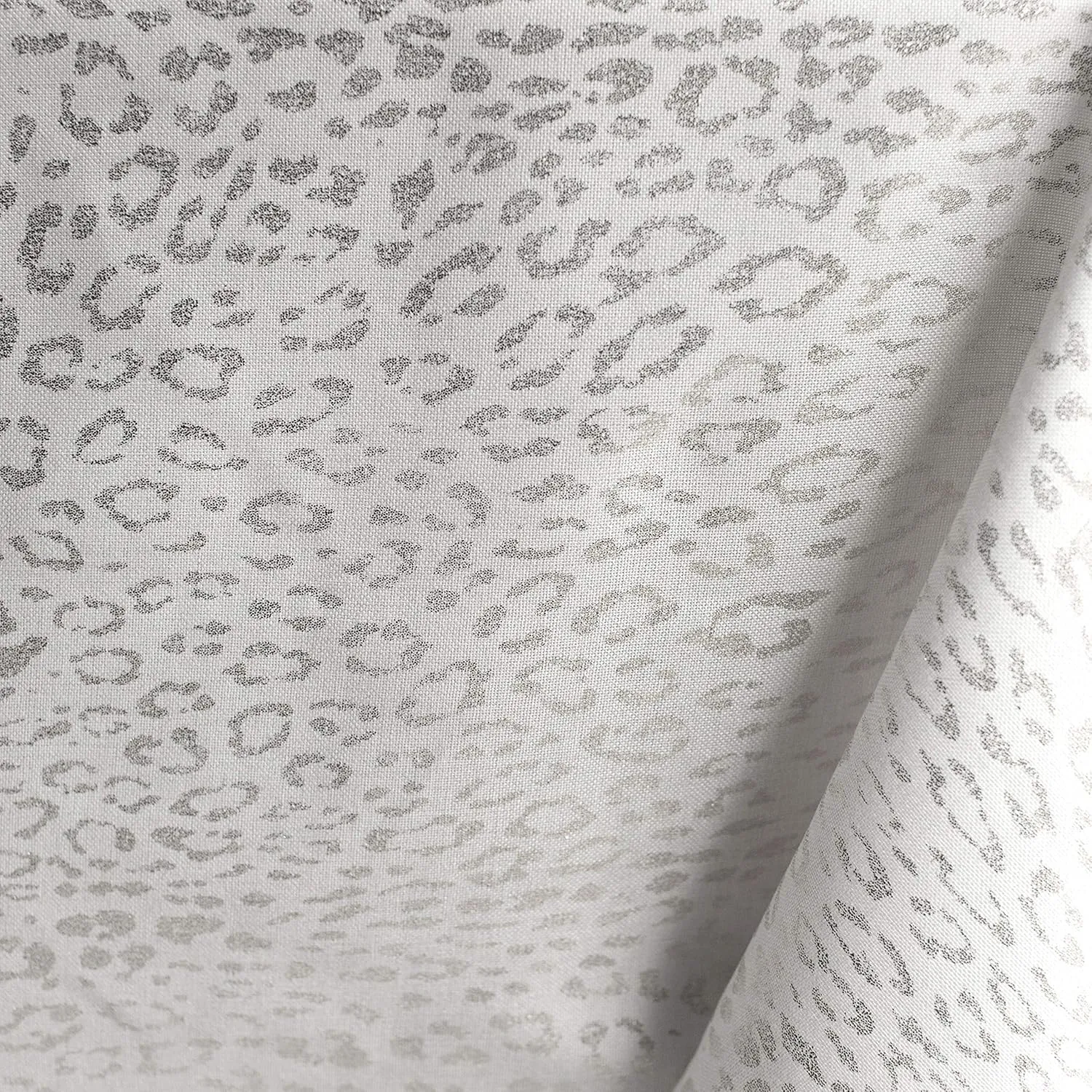 Benson Mills Tamali Leopard Tablecloth, 60X120, Silver/Silver