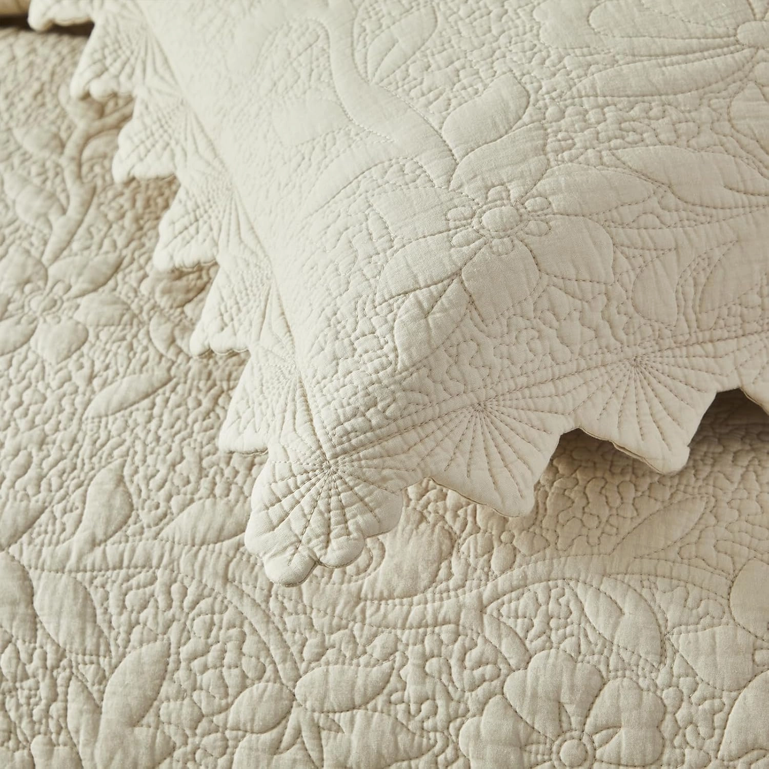 Brandream Beige Quilt Set King Size Cotton Luxury Matelasse Coverlet Set Farmhouse Bedding Scalloped Quilts 3 Piece