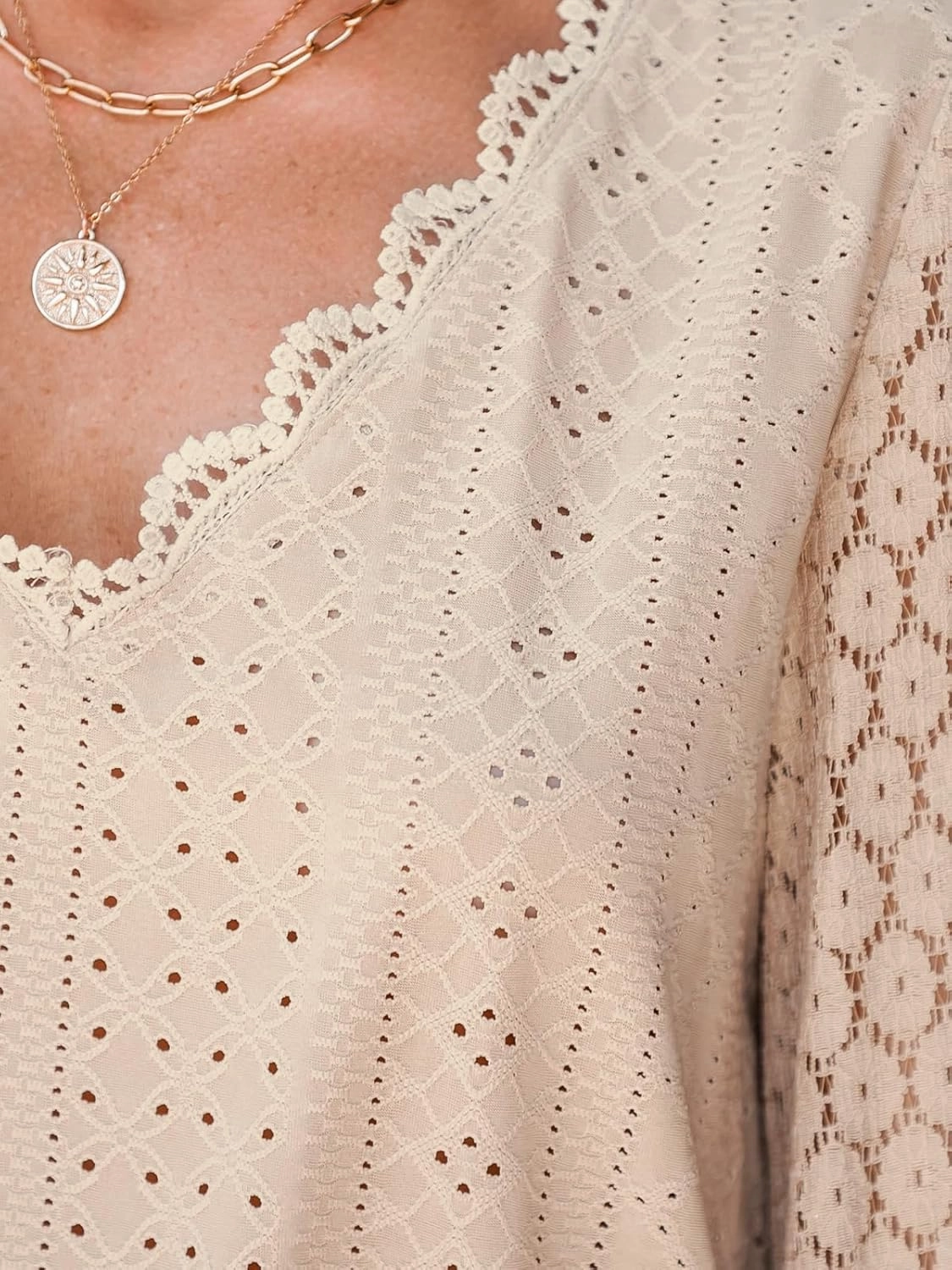CUPSHE Long Sleeve Tops for Women Eyelet Scalloped Lace V Neck Blouse Casual Loose Fashion Shirts