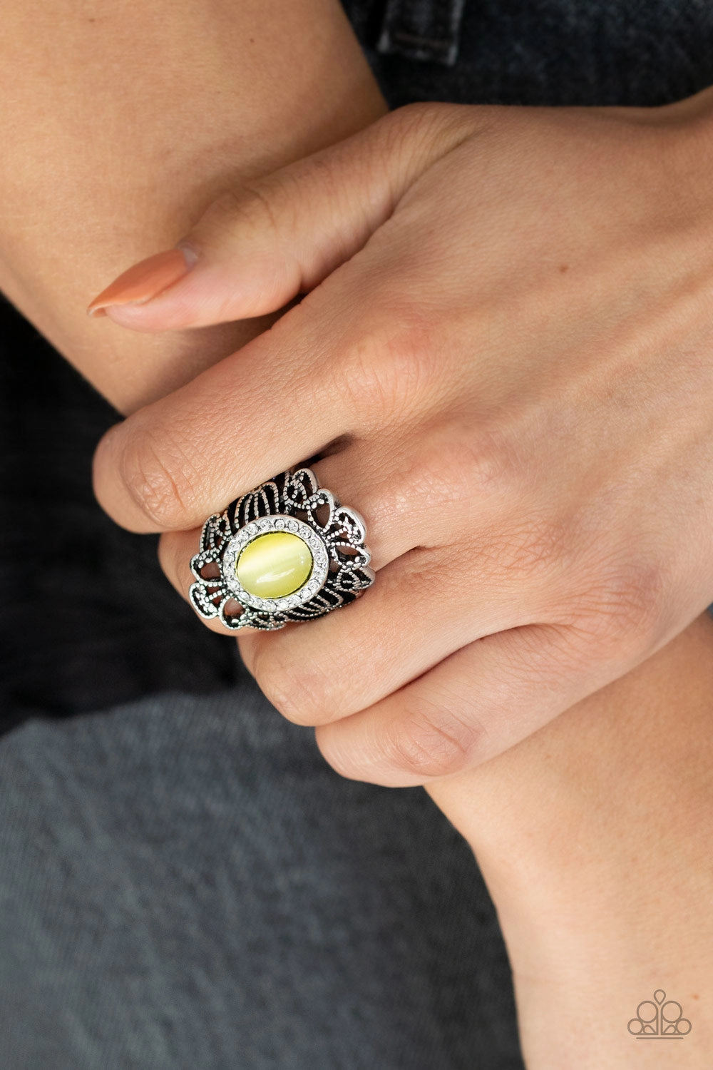 DASHINGLY DEWY - YELLOW CAT EYE MOONSTONE SILVER STRETCH RING