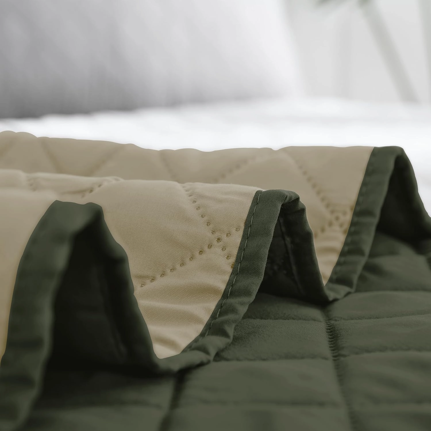 Easy-Going Twin Size Reversible Quilt Set with 1 Quilt and 1 Pillow Sham, Soft Bed Quilt Cover, Water Resistant Lightweight Microfiber Bedspread, Stain Resistant, Army Green/Beige