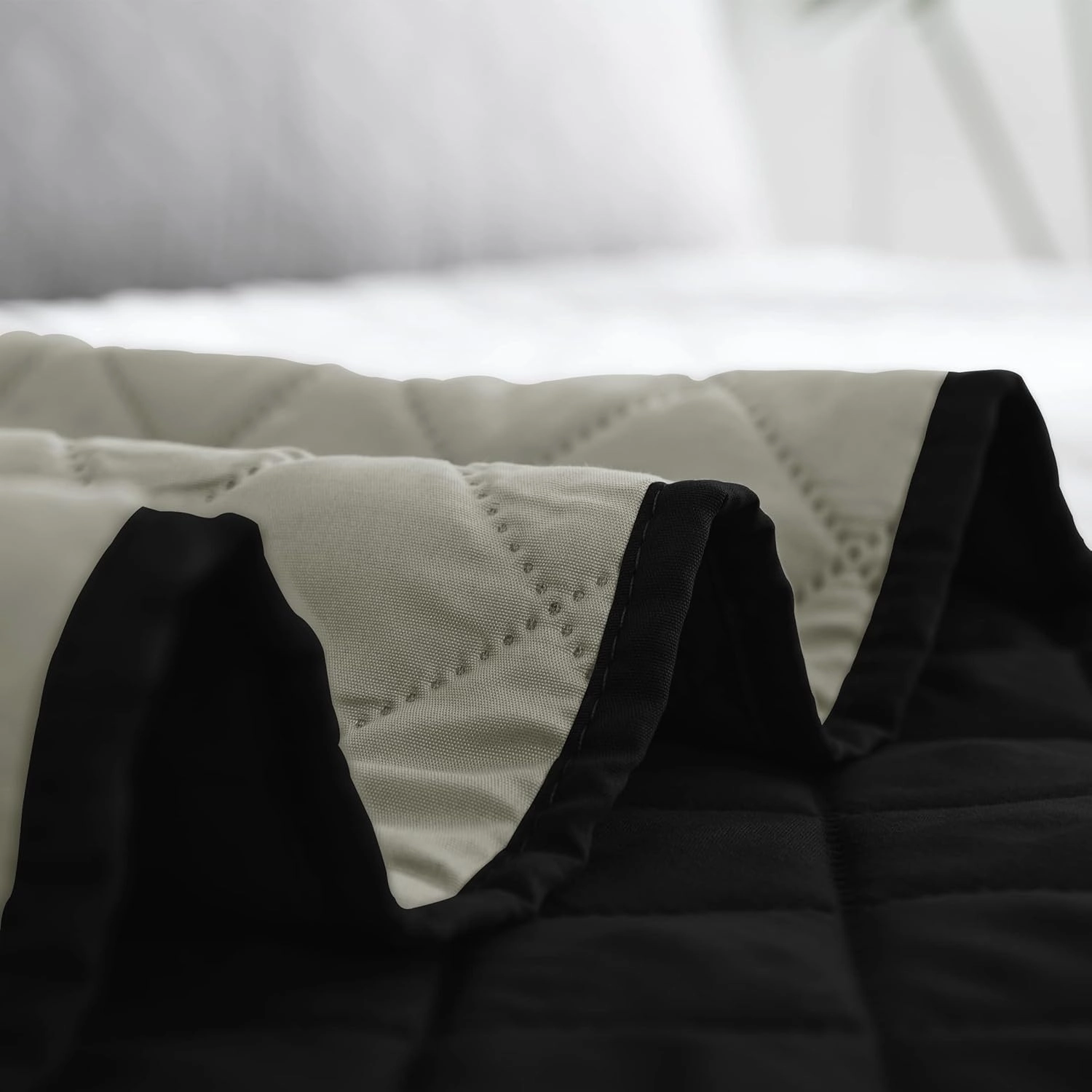 Easy-Going Twin Size Reversible Quilt Set with 1 Quilt and 1 Pillow Shams, Soft Bed Quilt Cover, Water Resistant Lightweight Microfiber Bedspread, Stain Resistant, Black/Beige