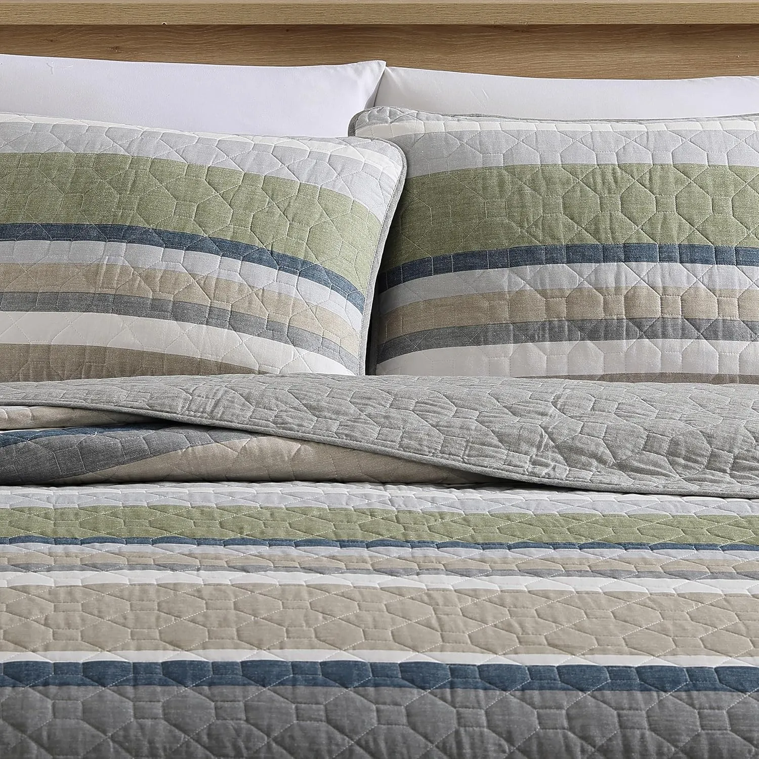 Eddie Bauer - King Quilt Set, Cotton Reversible Bedding Set with Matching Shams, Lightweight Home Decor for All Seasons (Salmon Ladder Beige, King)