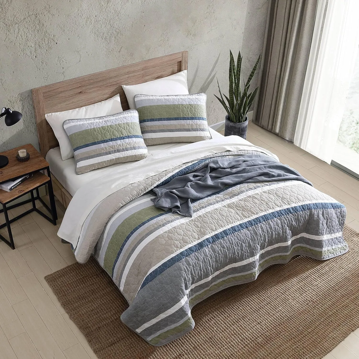 Eddie Bauer - King Quilt Set, Cotton Reversible Bedding Set with Matching Shams, Lightweight Home Decor for All Seasons (Salmon Ladder Beige, King)