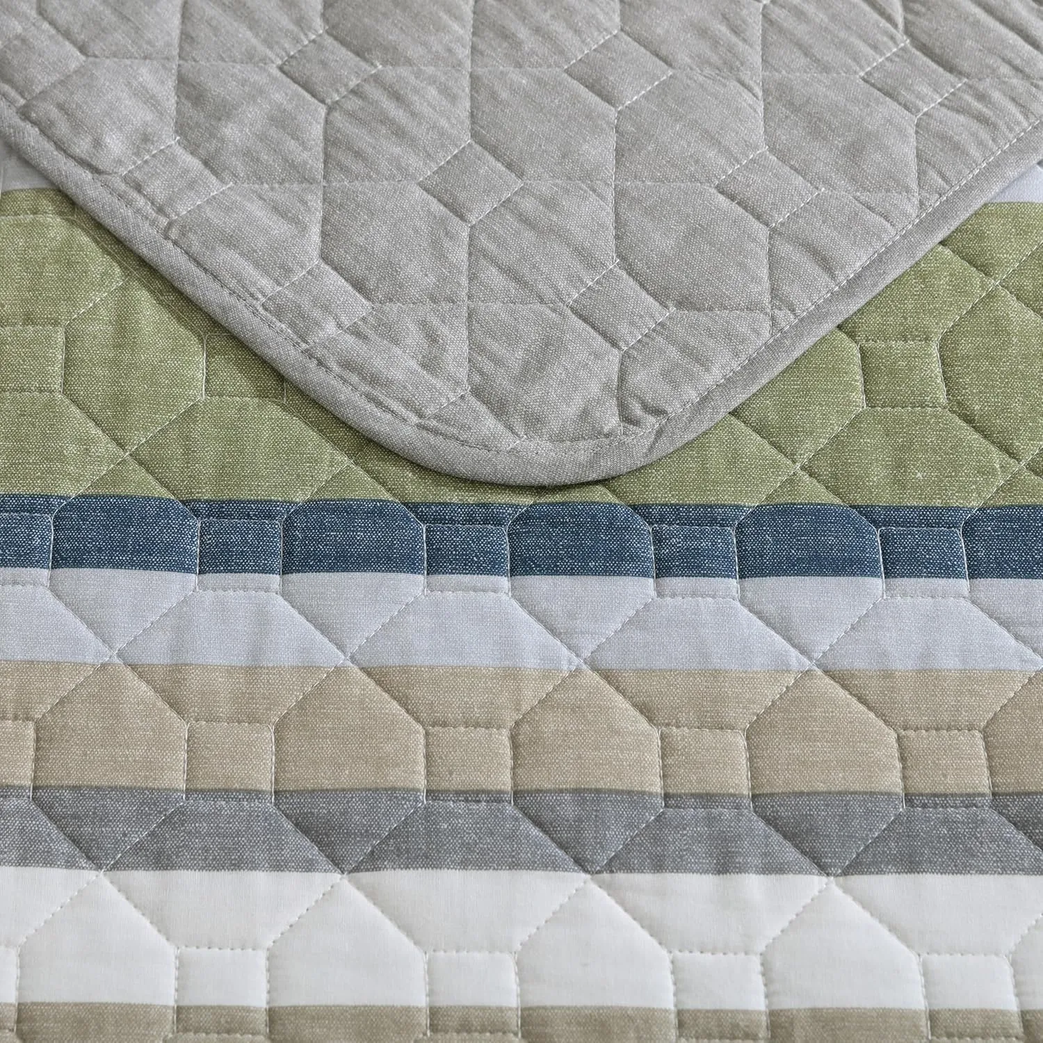 Eddie Bauer - King Quilt Set, Cotton Reversible Bedding Set with Matching Shams, Lightweight Home Decor for All Seasons (Salmon Ladder Beige, King)