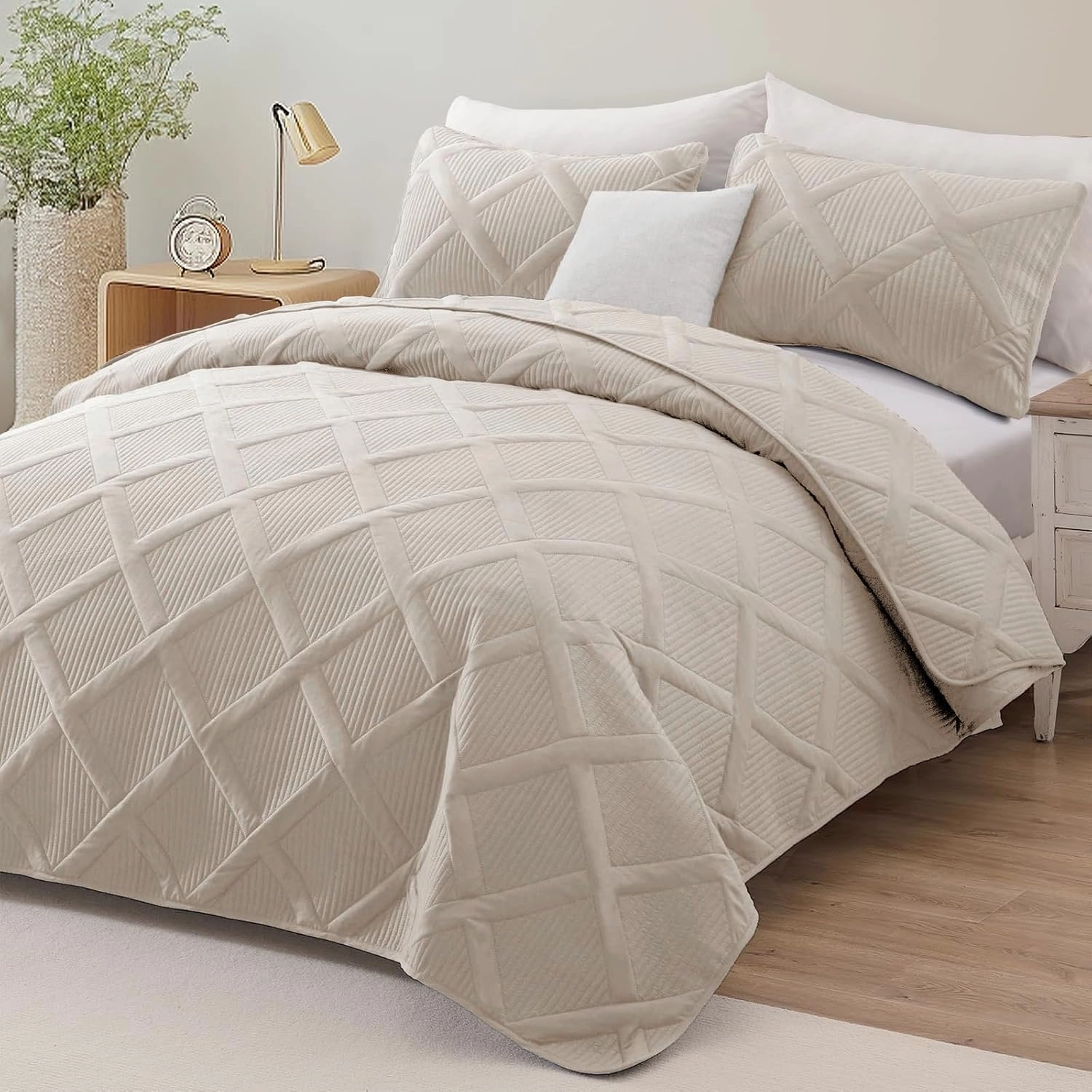 Exclusivo Mezcla Cal King Size Quilt Set with Modern Striped Pattern, 3 Pieces Summer Oversized Lightweight Brich Beige Quilts Bedding Set, Soft Bedspreads Coverlets for All Seasons