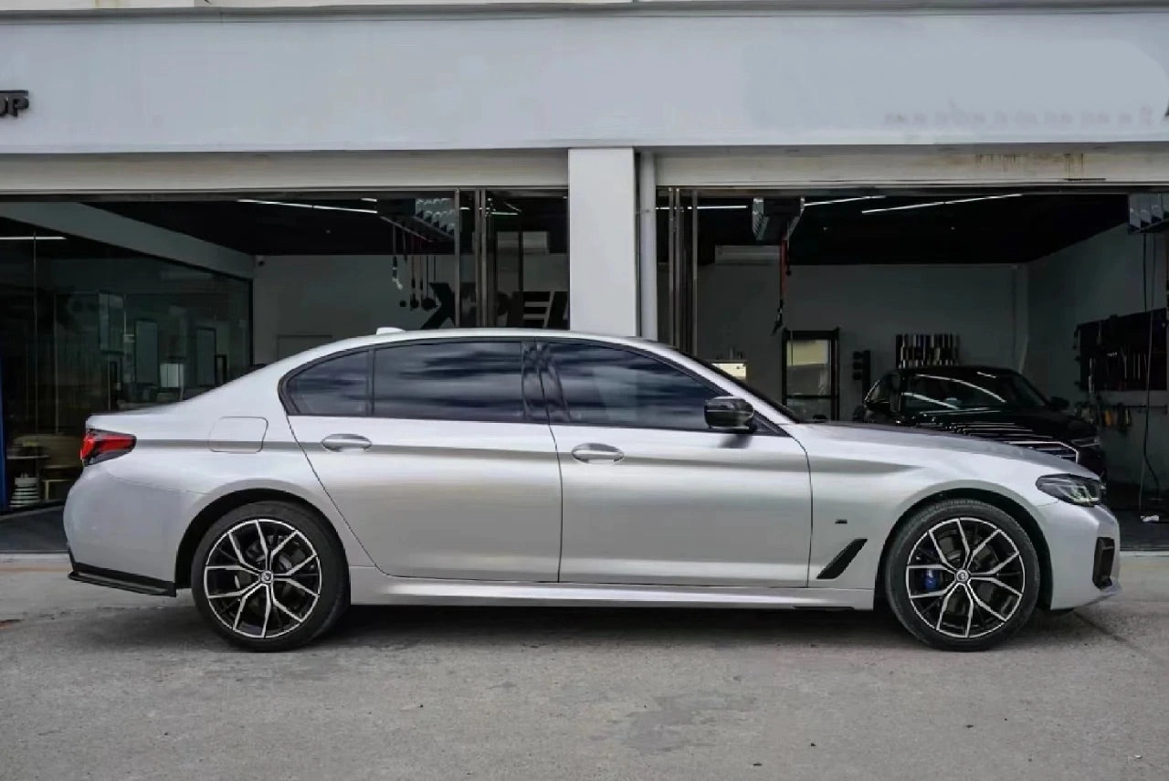 Gloss Metallic Titanium Silver Car Wrap