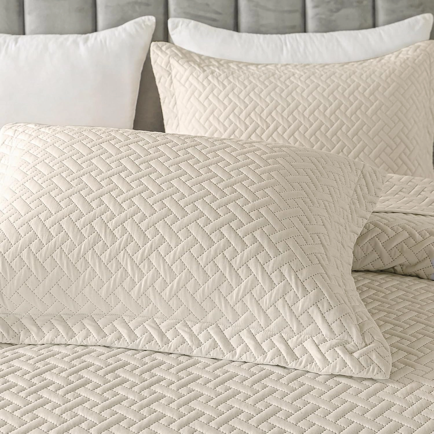 HYLEORY Quilt Set King Size - Soft Lightweight Quilts Summer Quilted Bedspreads - Reversible Coverlet Bedding Set for All Season 3 Piece (1 Quilt 106"x96", 2 Pillow Shams 20"x36") - Beige