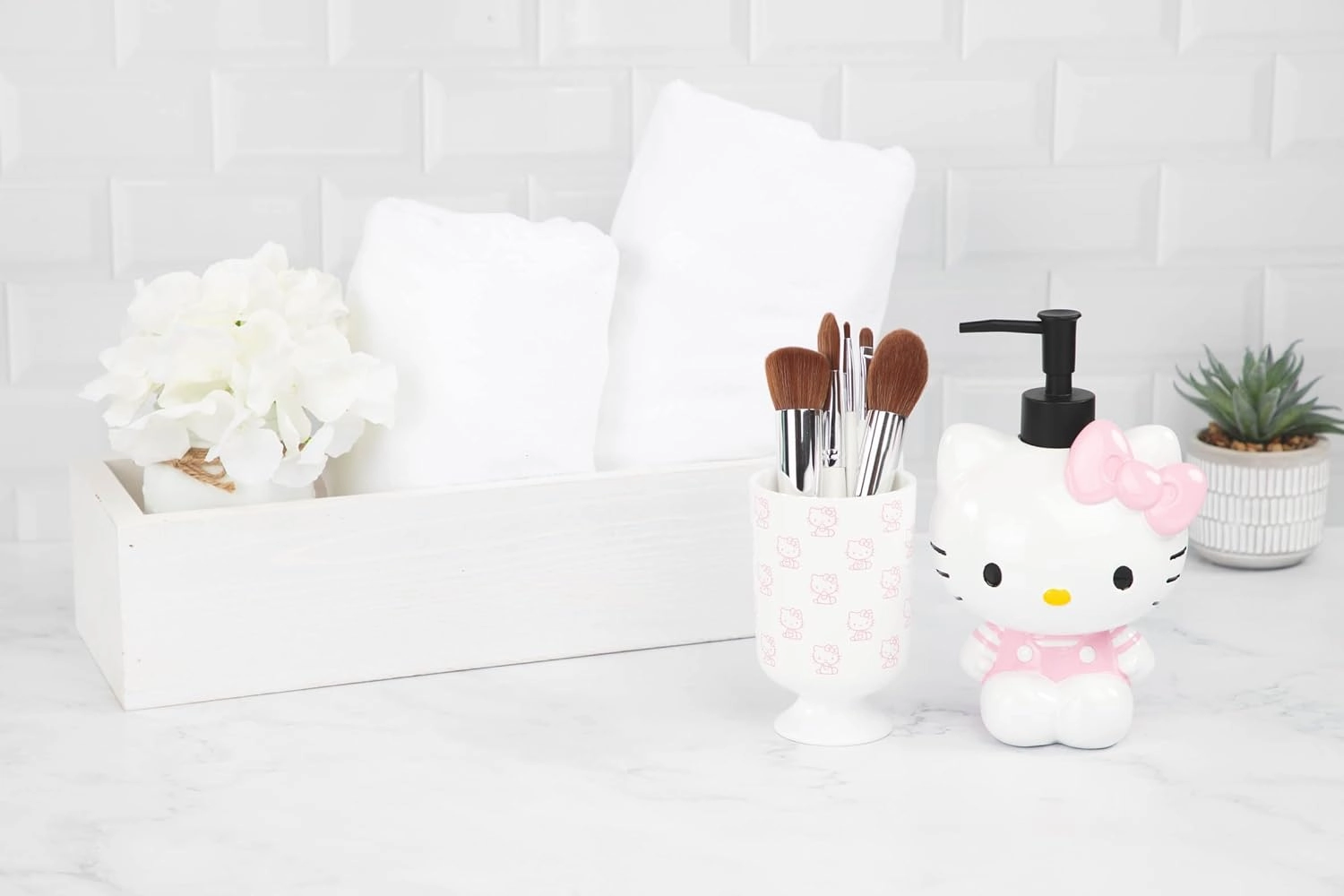 Jay Franco Hello Kitty Soap Dispenser - Pink & White Bathroom Accessory - Resin Lotion Pump