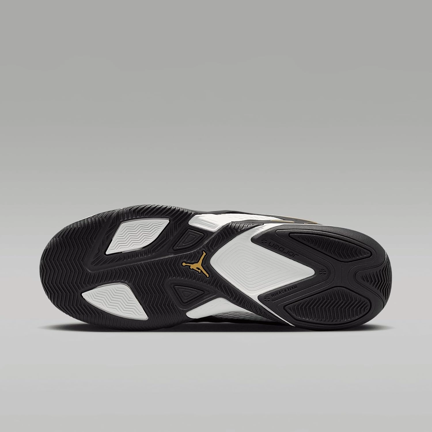 Jordan Heir Basketball Shoes (FQ3858-007, Black/Sail/Metallic Gold)