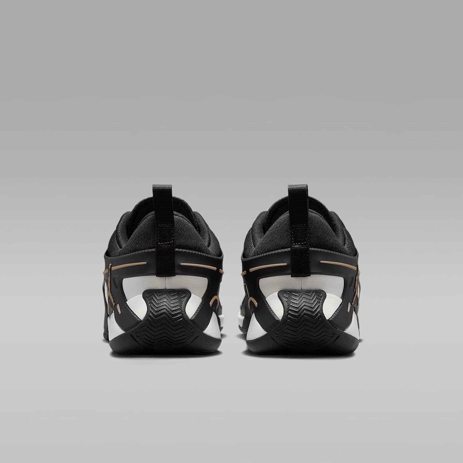 Jordan Heir Basketball Shoes (FQ3858-007, Black/Sail/Metallic Gold)