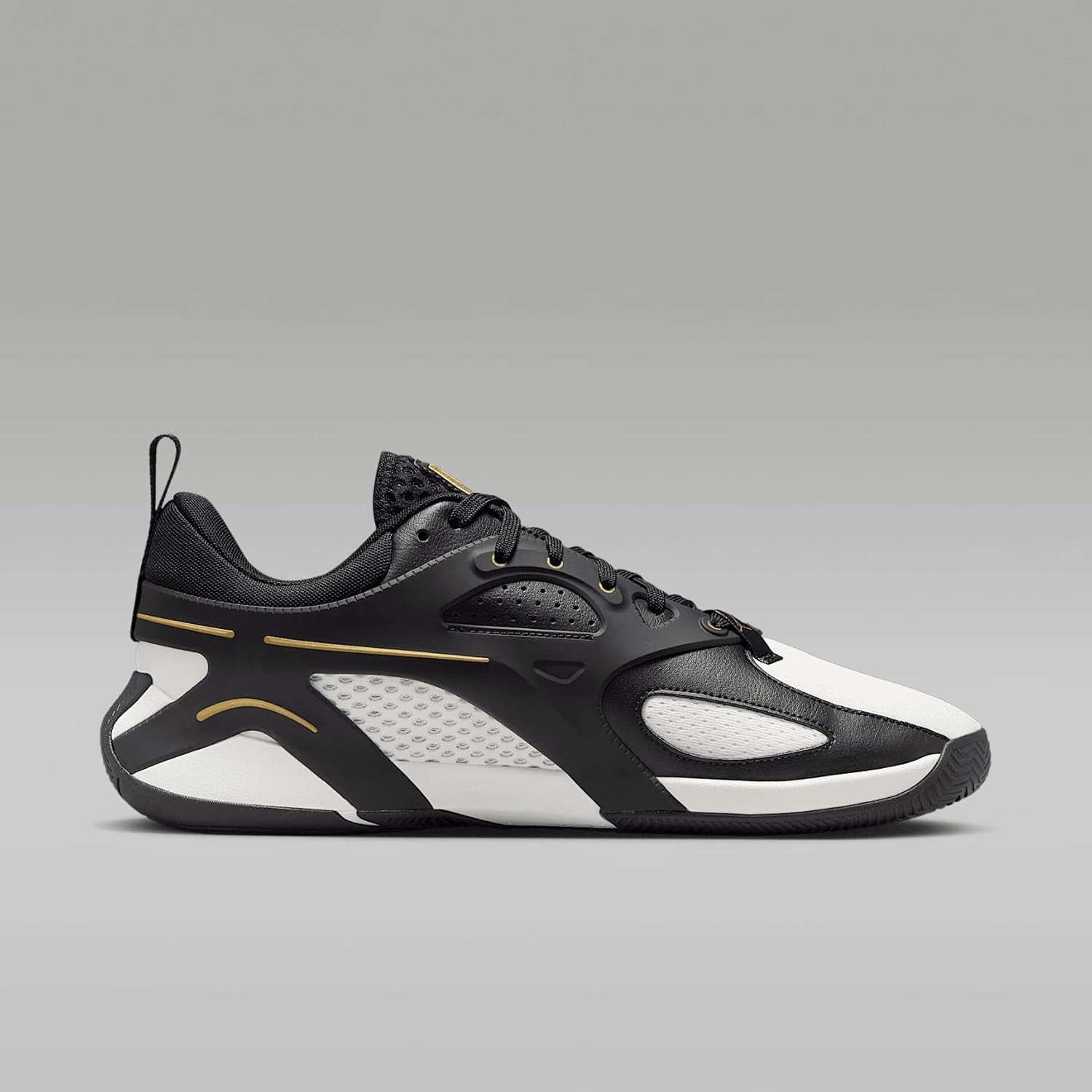 Jordan Heir Basketball Shoes (FQ3858-007, Black/Sail/Metallic Gold)