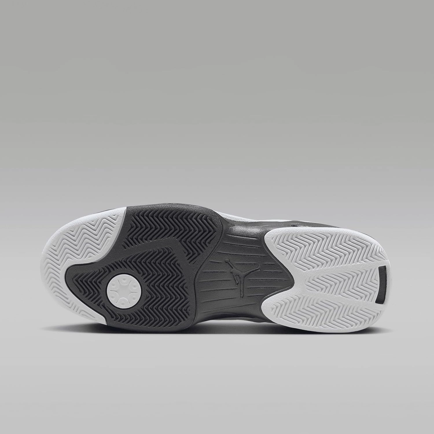 Jordan Max Aura 6 Men's Shoes (FQ8298-101, White/Black/Metallic Gold)