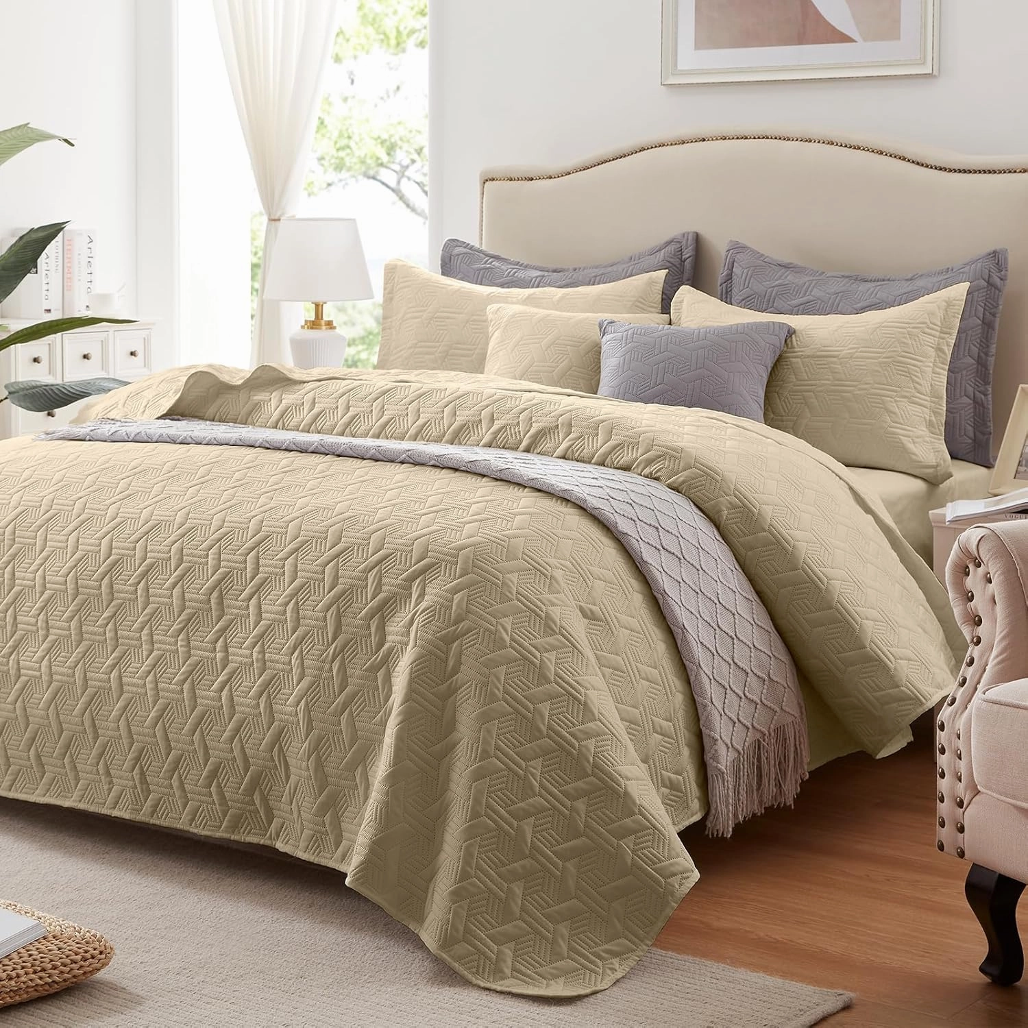 LEAONME Quilt Set King Size 3 Pieces,Lightweight Beige Bedspread-98''x106'',Soft Microfiber Summer Quilt,Luxurious Warm Coverlet Sets for All Seasons (Includes 1 Quilt, 2 Shams)
