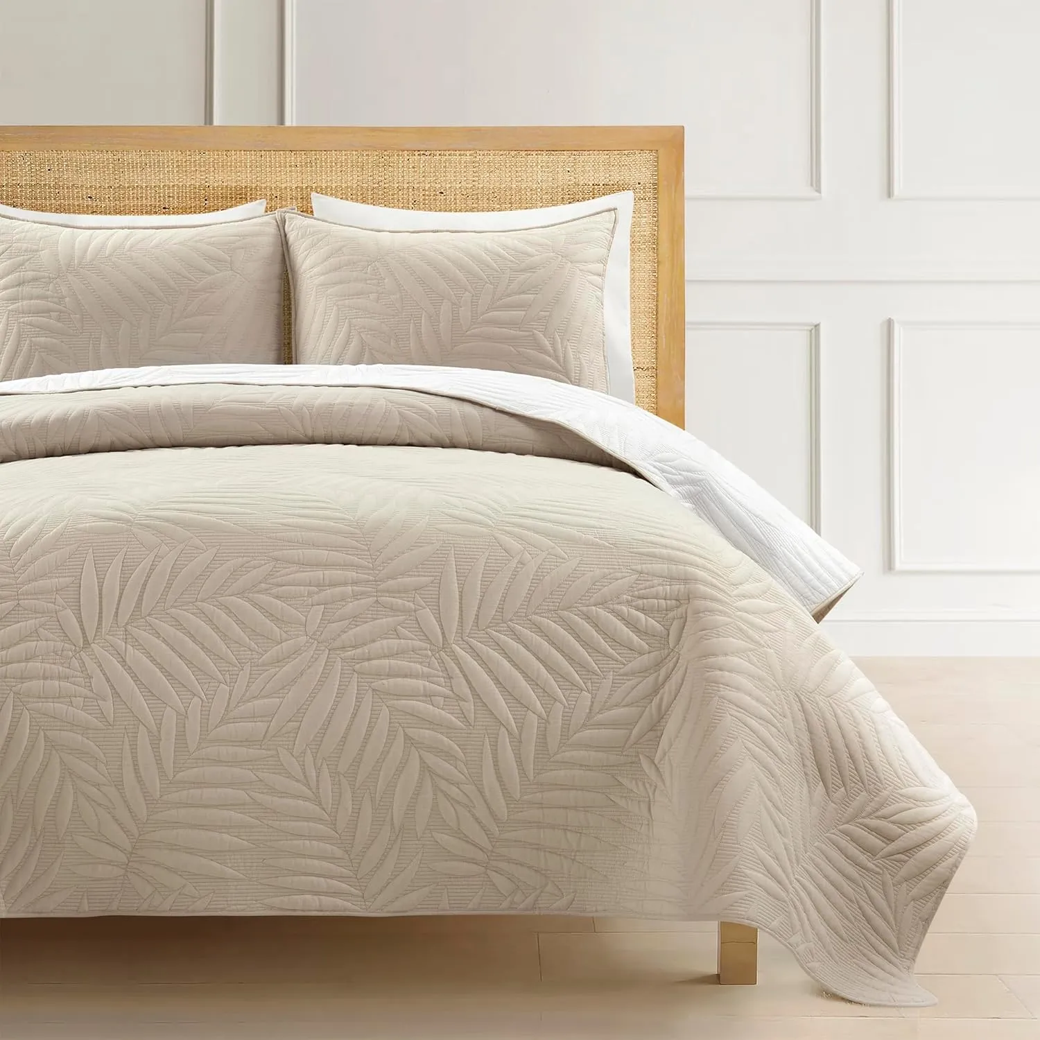 Lush Decor Isla Embroidered Leaf Reversible Cotton Quilt Neutral/White 3 Piece Set King/California King - Soft Lightweight Botanical Bedding Set