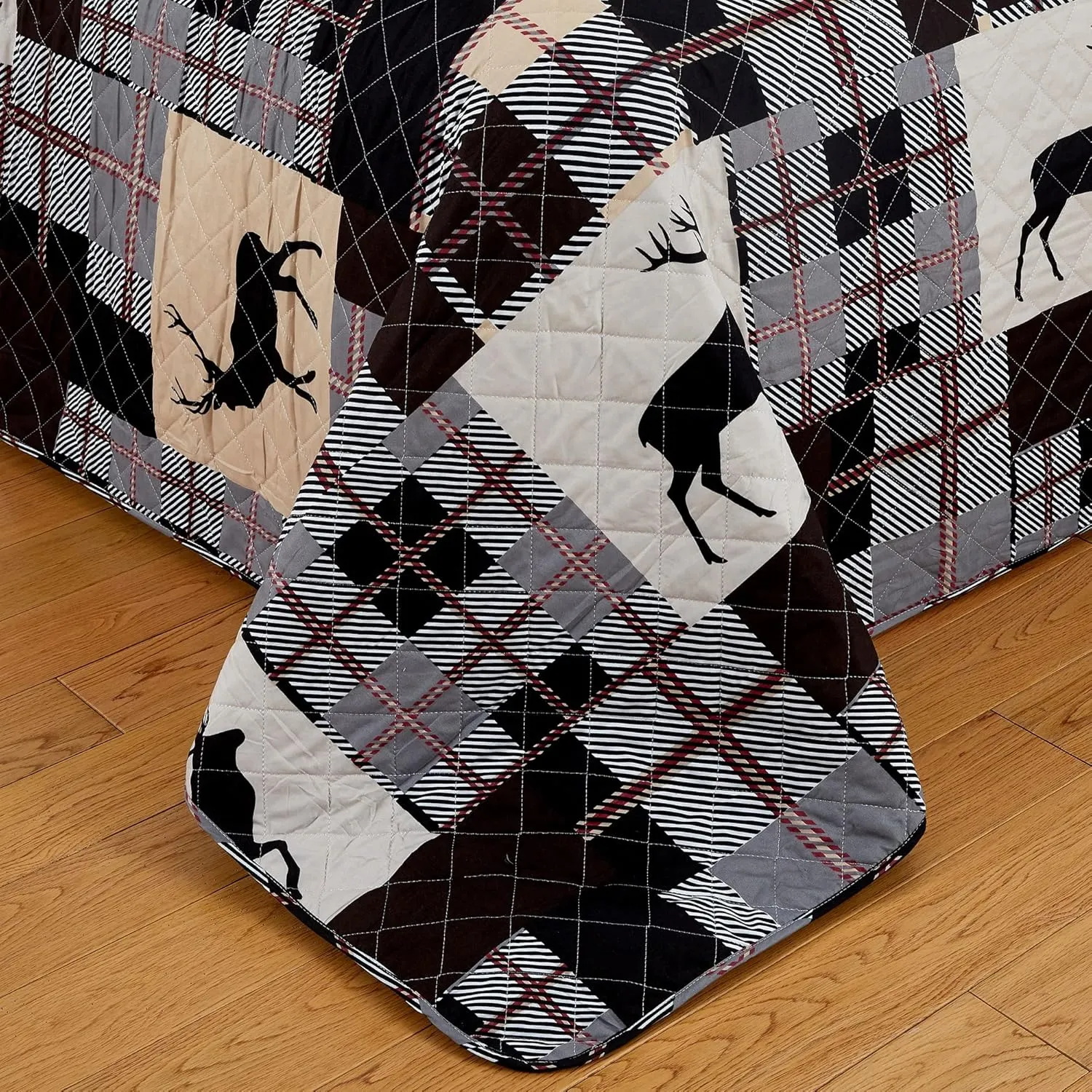 Market & Place 2 Piece Reversible Quilt Set with Sham | All-Season Soft & Lightweight Bedspread | Rustic Lodge Cabin Plaid Patchwork Design | Everest Collection (Twin, Grey/Taupe)