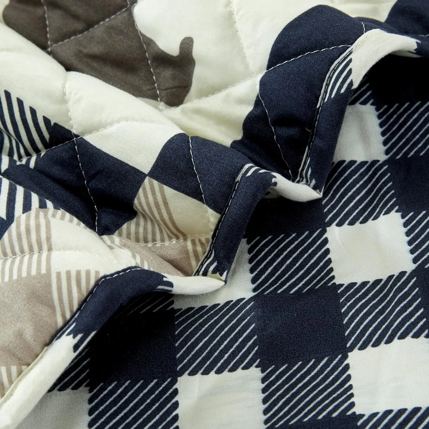 Market & Place 3 Piece Reversible Quilt Set with Sham | Queen Cabin Comforter Set | Rustic Bear Buffalo Check Lodge Bedding | Orson Collection (Full/Queen, Navy/Taupe)