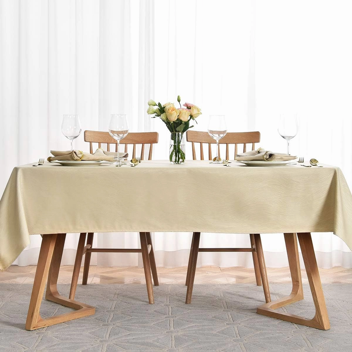 maxmill Jacquard Table Cloth Swirl Pattern Spillproof Wrinkle Resistant Heavy Weight Soft Tablecloth for Kitchen Dinning Tabletop Outdoor Picnic Rectangle 52 x 70 Inch Beige