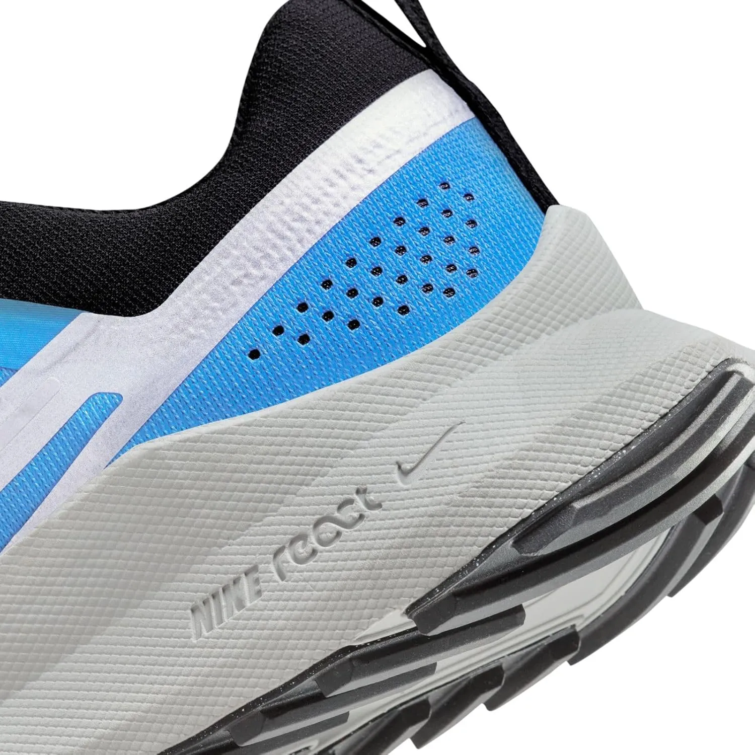 Nike Men's React Pegasus Trail 4 Sneaker, 39