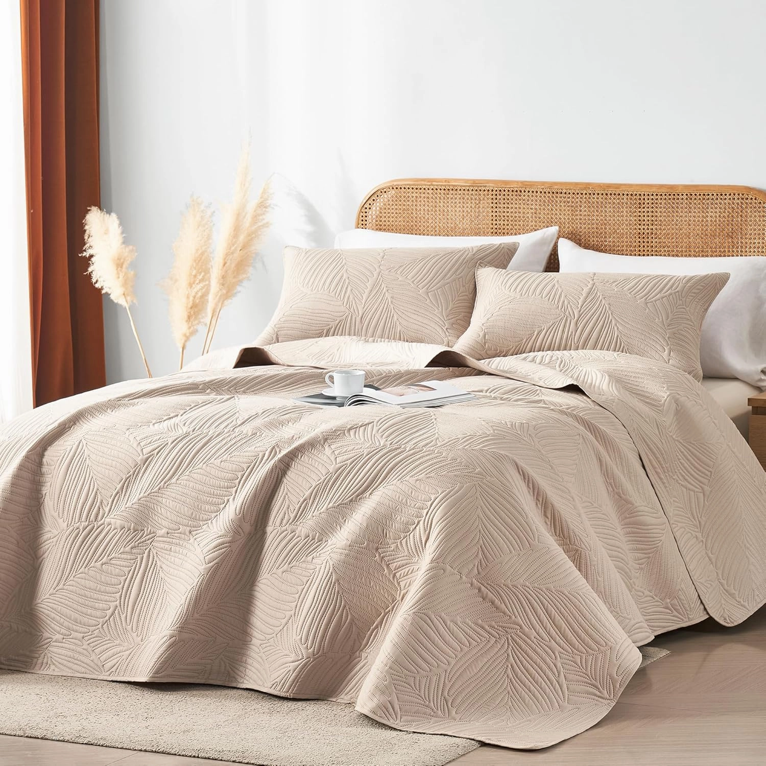 OARAGE Twin Quilt Bedding Set Soft Lightweight Beige Bedspread with Leaf Pattern Ultrasonic Microfiber Bed Coverlet for All Season (1 Quilt,1 Sham)