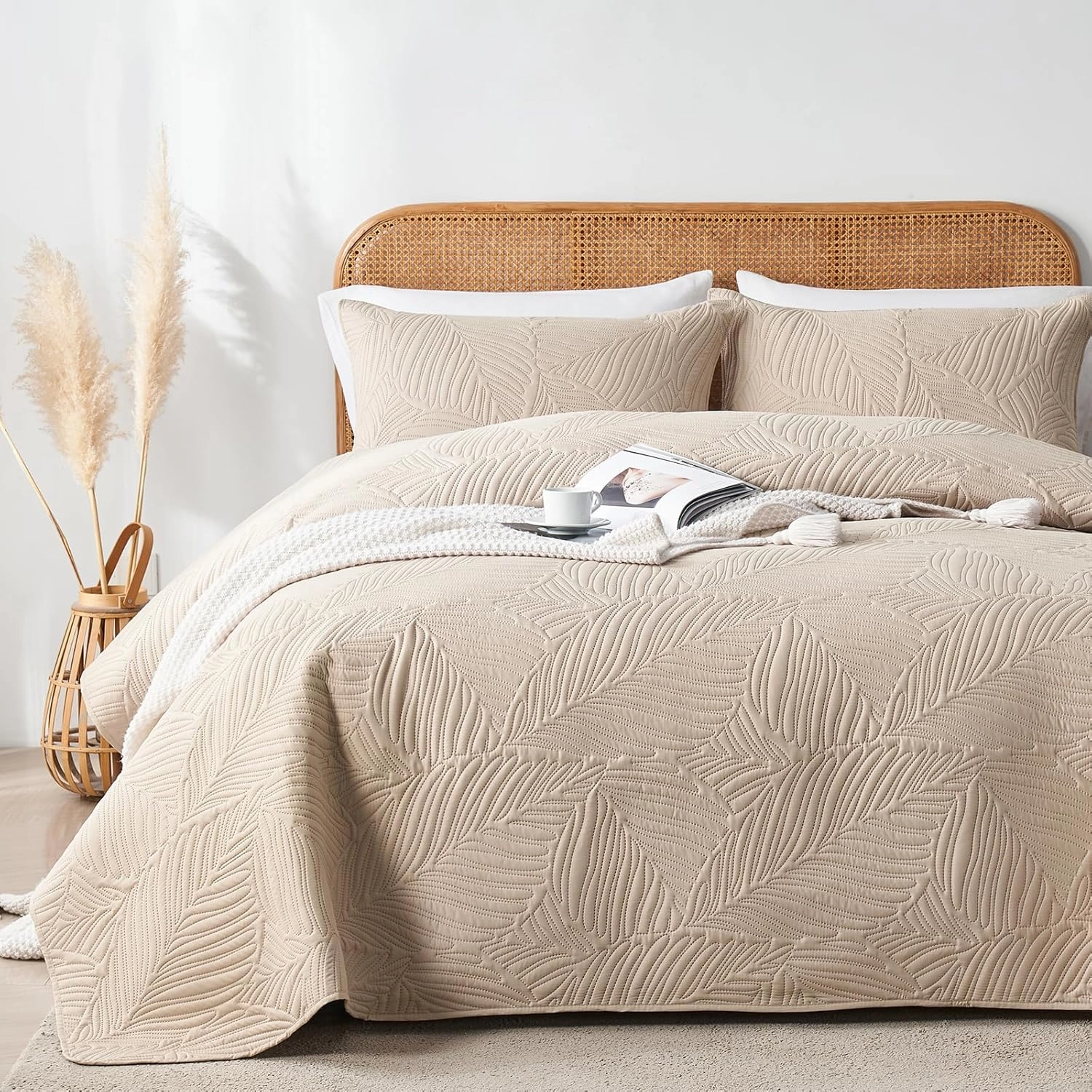 OARAGE Twin Quilt Bedding Set Soft Lightweight Beige Bedspread with Leaf Pattern Ultrasonic Microfiber Bed Coverlet for All Season (1 Quilt,1 Sham)