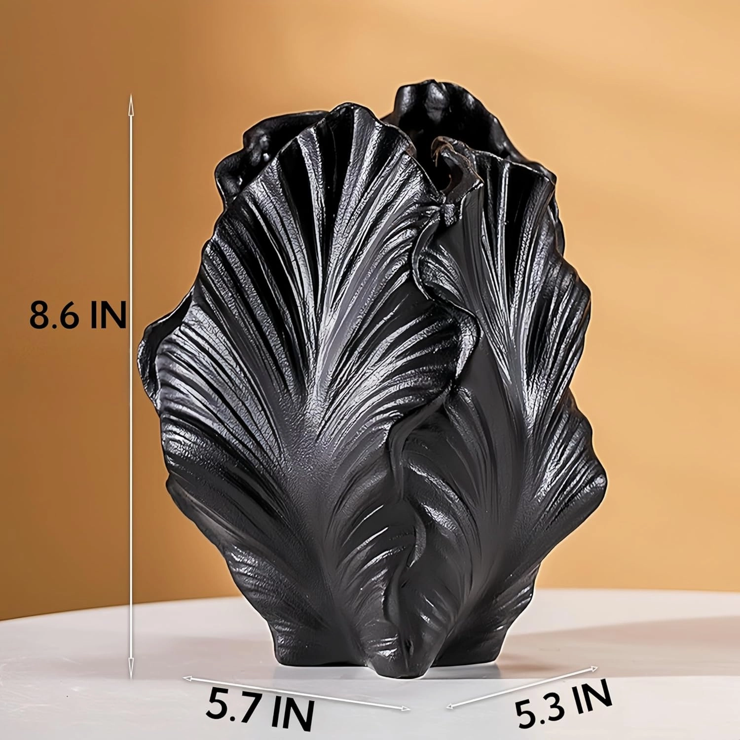 Ocean-Theme Ceramic vase, 8.6 ×5.7×5.3 inches，coasta Shell-Shaped vase，Centerpieces for Spaces Such as Tables, Shelves and fireplaces，Suitable for Various Decoration Styles (Black)