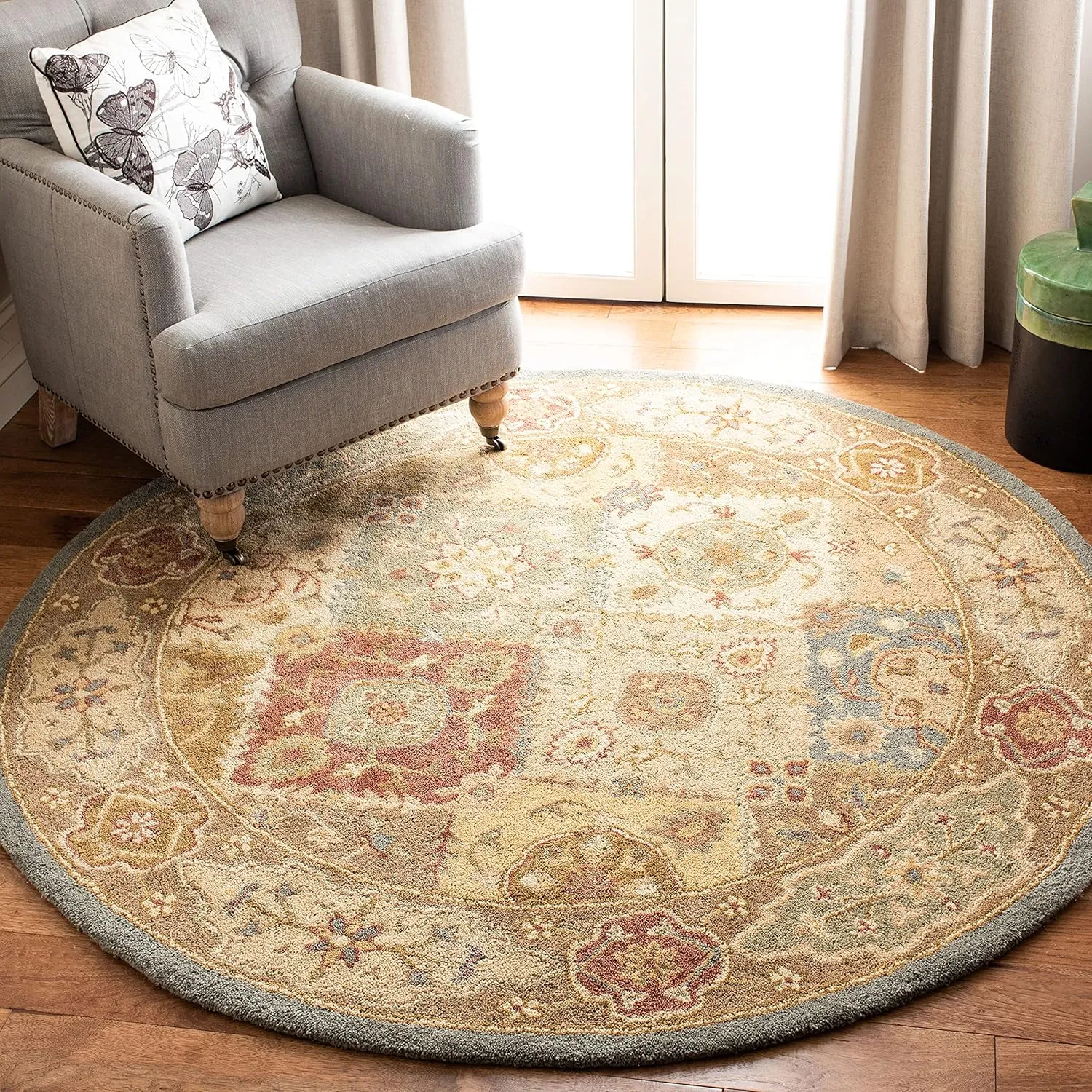 SAFAVIEH Antiquity Collection 6' Round Multi / Beige AT316A Handmade Traditional Oriental Premium Wool Area Rug