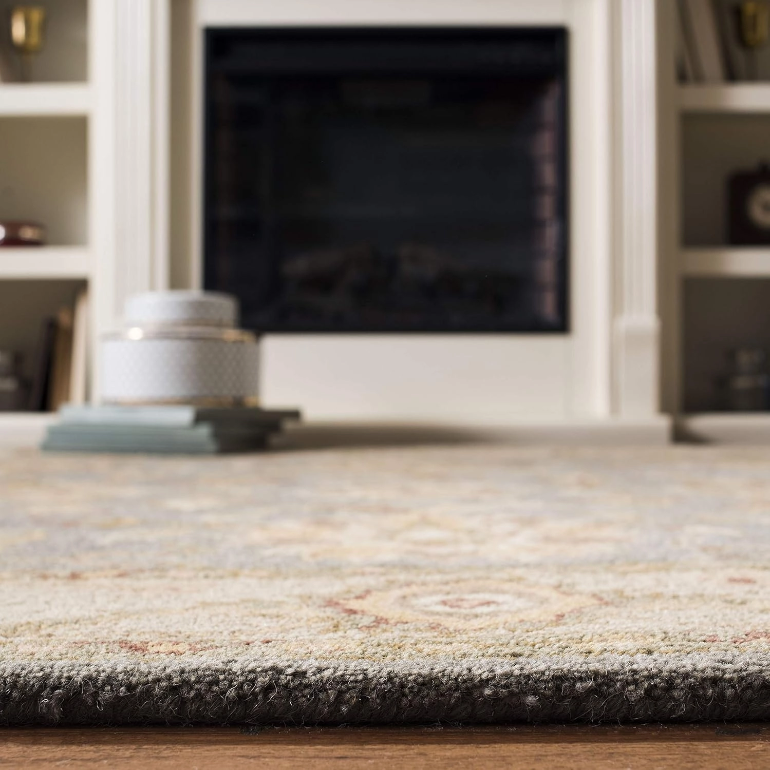SAFAVIEH Antiquity Collection 2'3" x 4' Blue / Beige AT312A Handmade Traditional Oriental Premium Wool Accent Rug