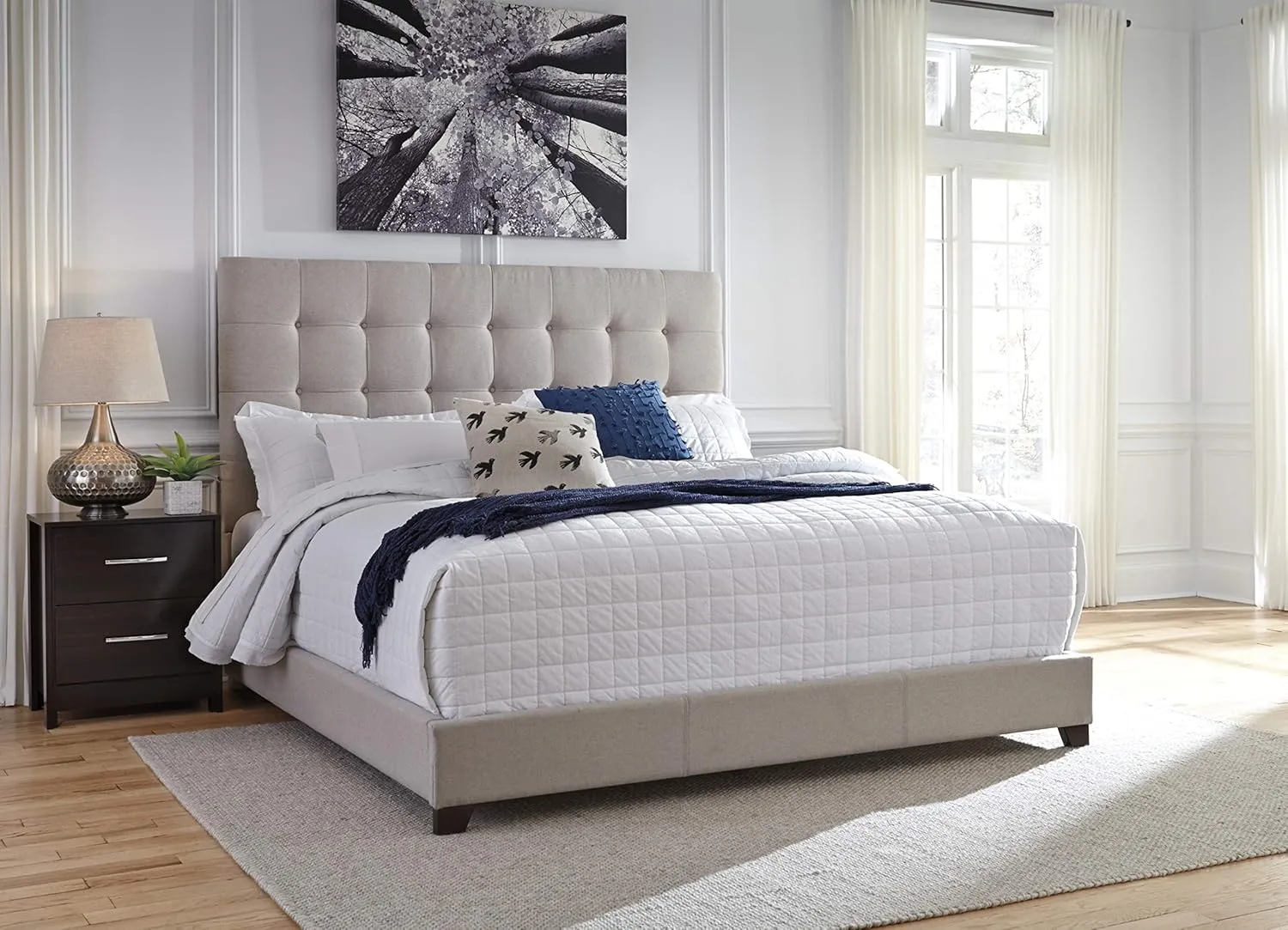 Signature Design by Ashley Dolante Modern Farmhouse Button-Tufted Upholstered Platform Bed, King, Beige