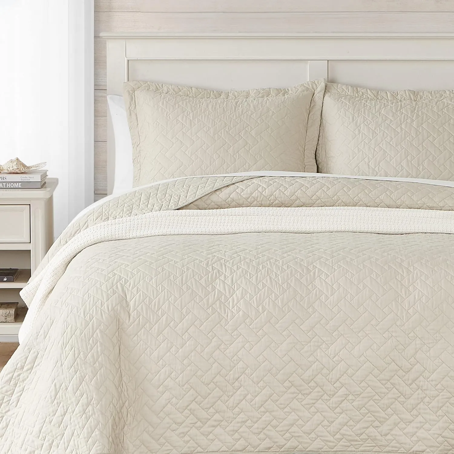 Tommy Bahama Home Quilt Set Soft Bedding with Matching Shams, Lightweight Home Decor for All Seasons, King, Chevron Dune Beige
