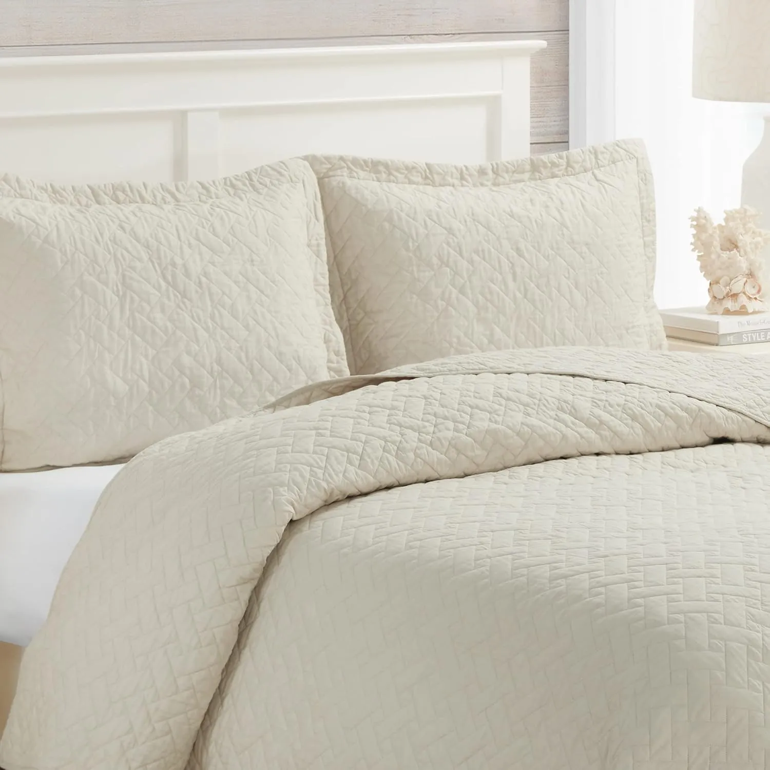 Tommy Bahama Home Quilt Set Soft Bedding with Matching Shams, Lightweight Home Decor for All Seasons, King, Chevron Dune Beige