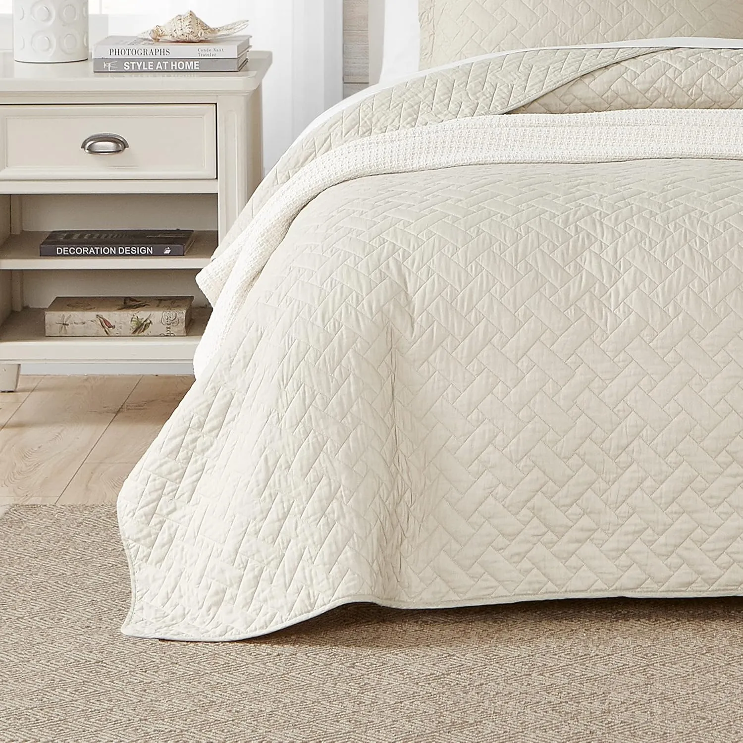 Tommy Bahama Home Quilt Set Soft Bedding with Matching Shams, Lightweight Home Decor for All Seasons, King, Chevron Dune Beige