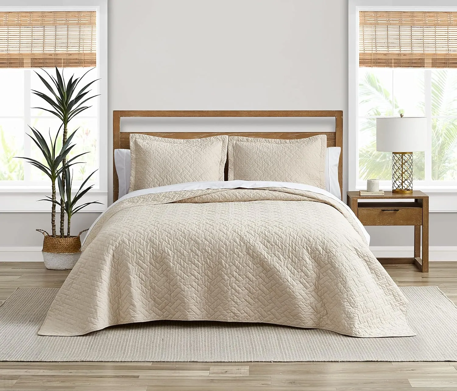 Tommy Bahama Home Quilt Set Soft Bedding with Matching Shams, Lightweight Home Decor for All Seasons, King, Chevron Dune Beige