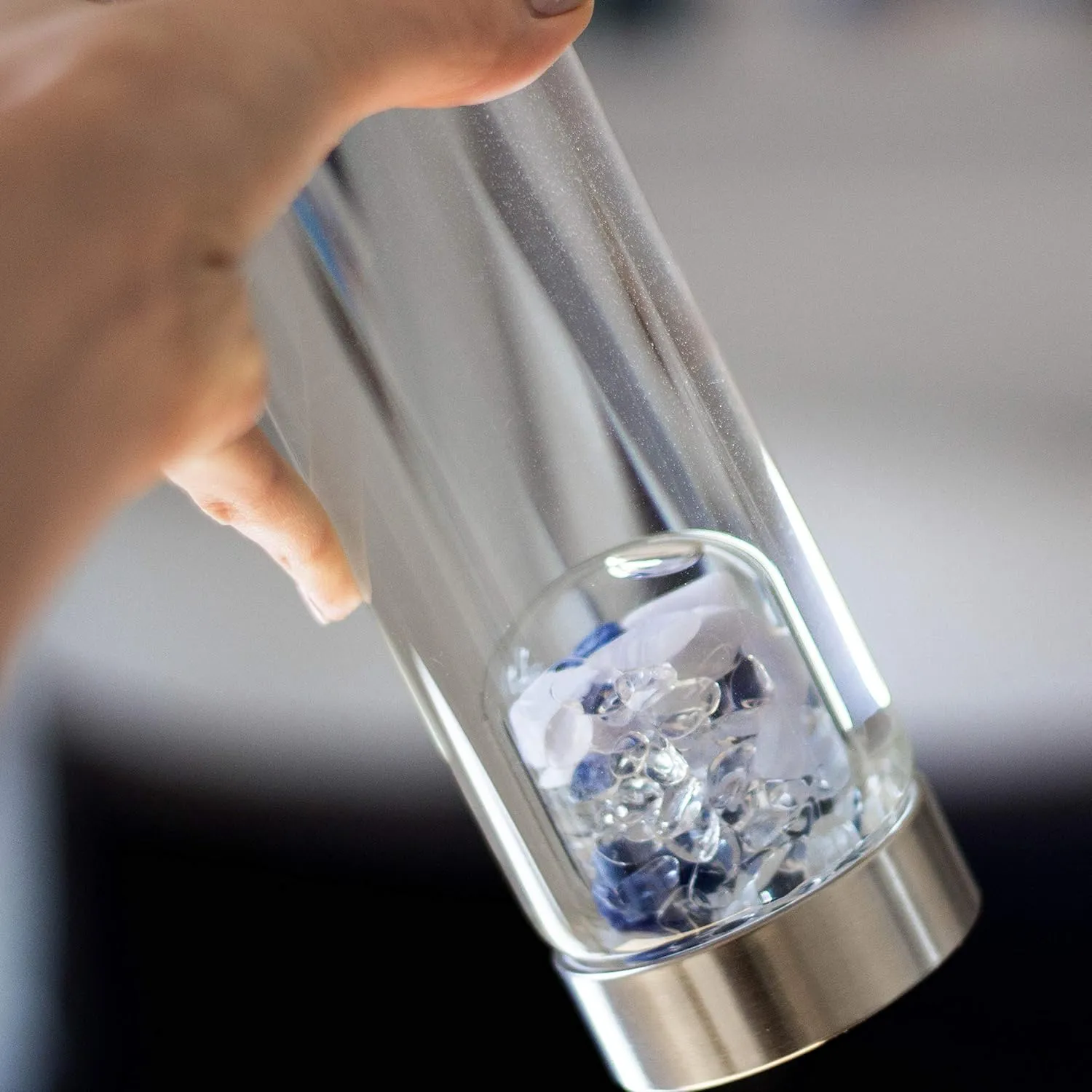 VitaJuwel ViA BALANCE | Crystal Water Bottle with Sodalite, Chalcedony & Clear Quartz - Inner Peace, Reflection & Meditation