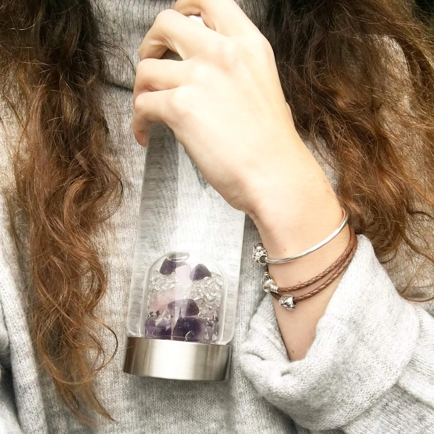 VitaJuwel ViA WELLNESS - Crystal Water Bottle with Amethyst, Rose Quartz & Clear Quartz - Balance, Relaxation & Clarity