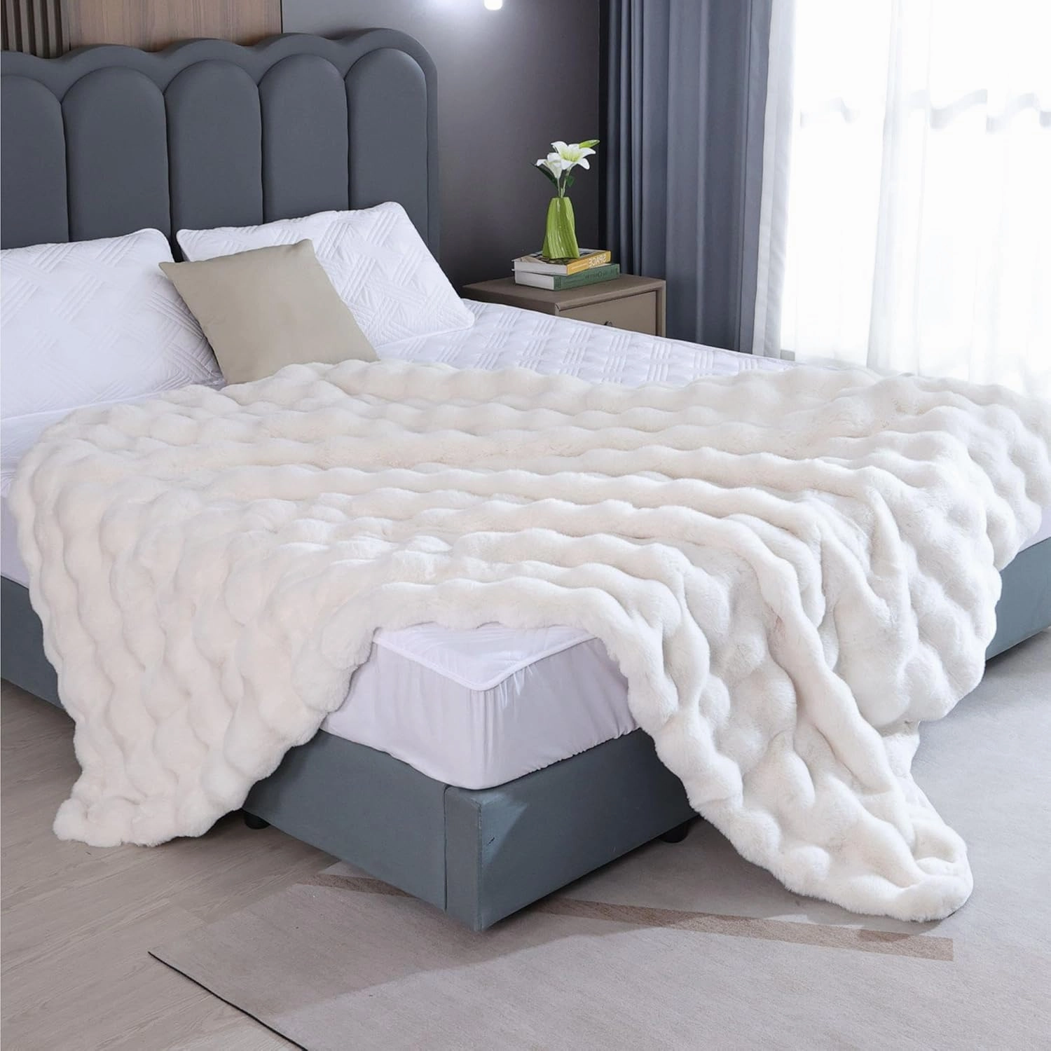 Warm Thick Fuzzy Beige Blanket Couch Faux Fur Bunny 60X80 Throw Blanket for Bed Gift Office Chair Decorative Fleece Blanket Living Room Decor 860 GSM