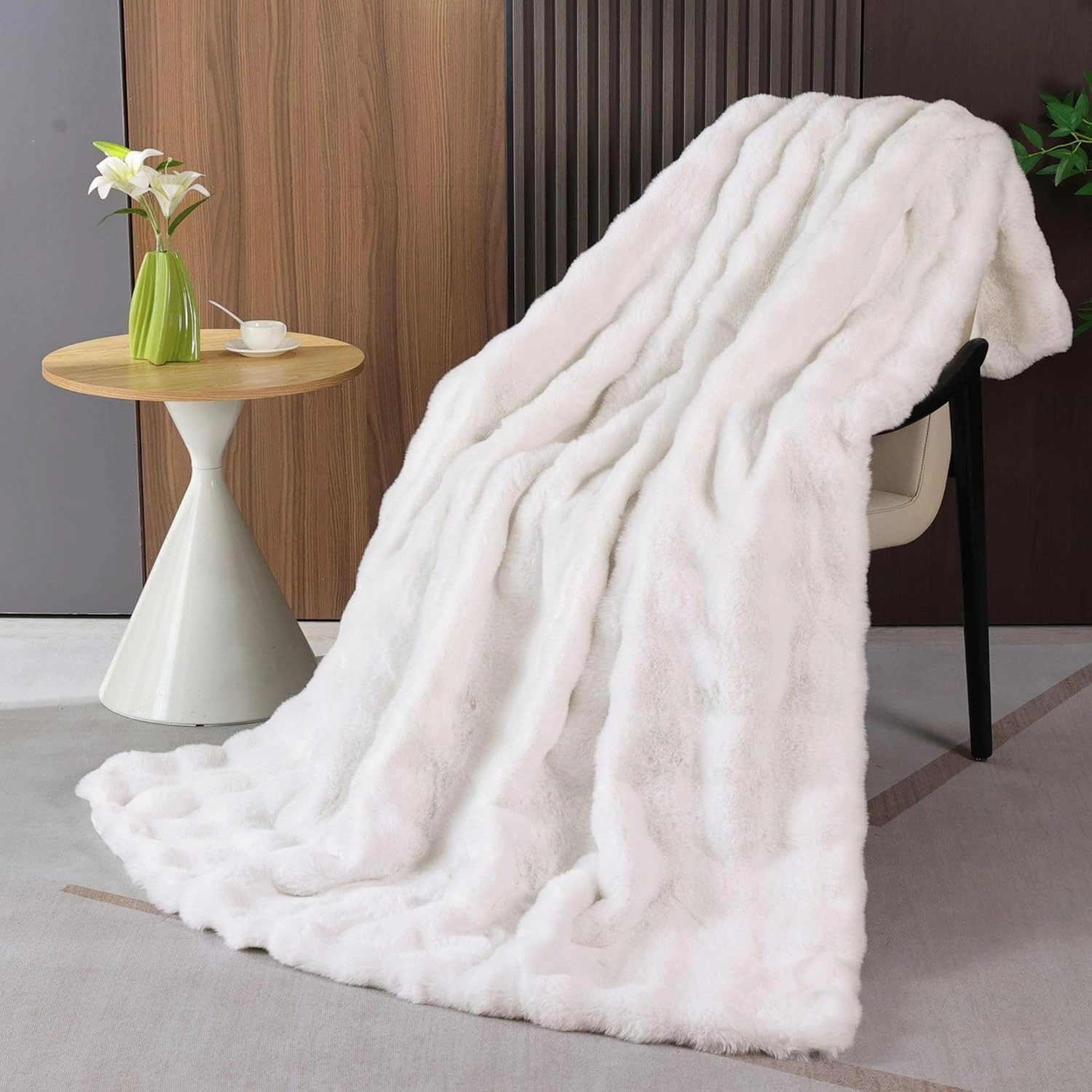 Warm Thick Fuzzy Beige Blanket Couch Faux Fur Bunny 60X80 Throw Blanket for Bed Gift Office Chair Decorative Fleece Blanket Living Room Decor 860 GSM